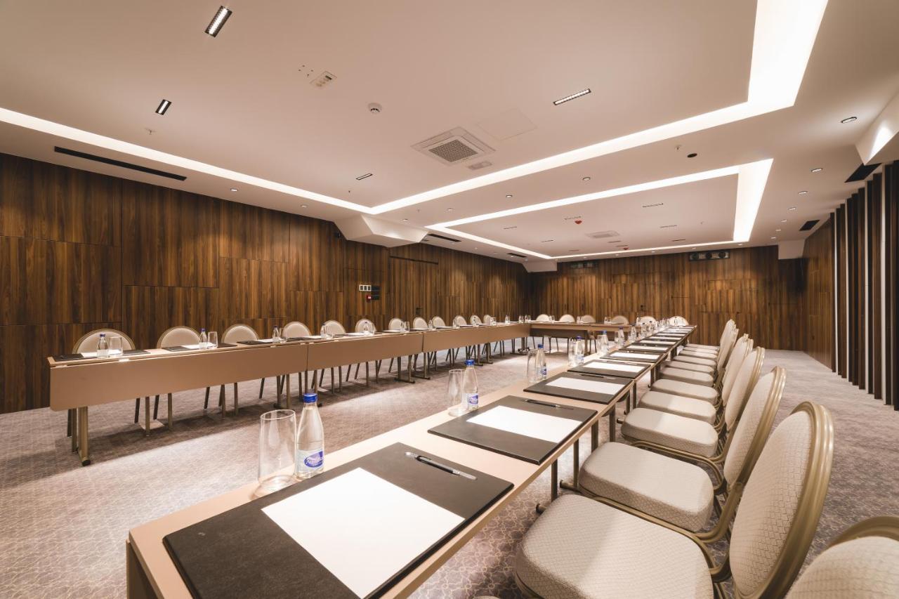 Bristol Hotel 波德戈里察 外观 照片