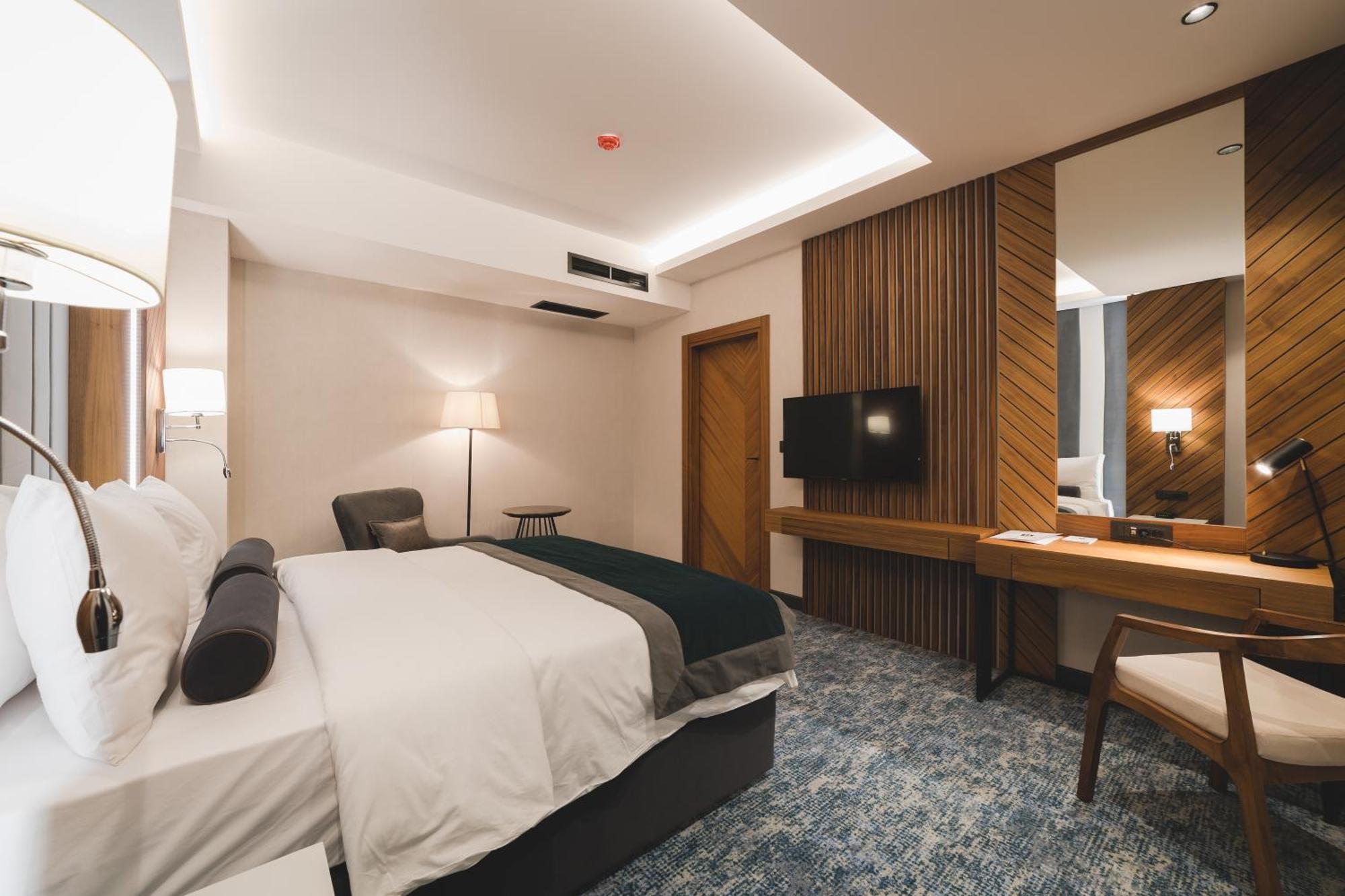 Bristol Hotel 波德戈里察 外观 照片